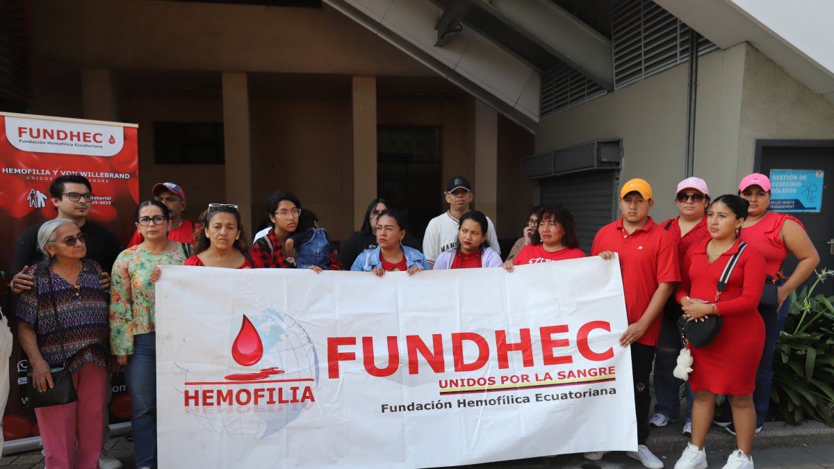 Pacientes protestaron en la Corte del Guayas para exigir respeto a su tratamiento y su salud