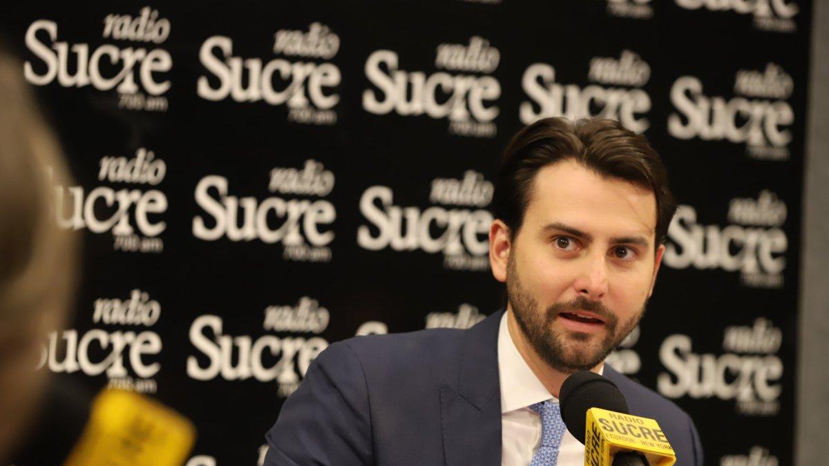 El presidente de la Asamblea Nacional, Niels Olsen, estuvo en Guayaquil para la sesión solemnde del Legislativo con motivo de las fiestas julianas.