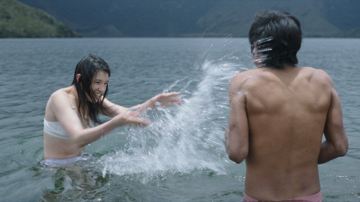 Azucena y Julio son los personajes que dan vida a esta historia, que ahonda en las ausencias.