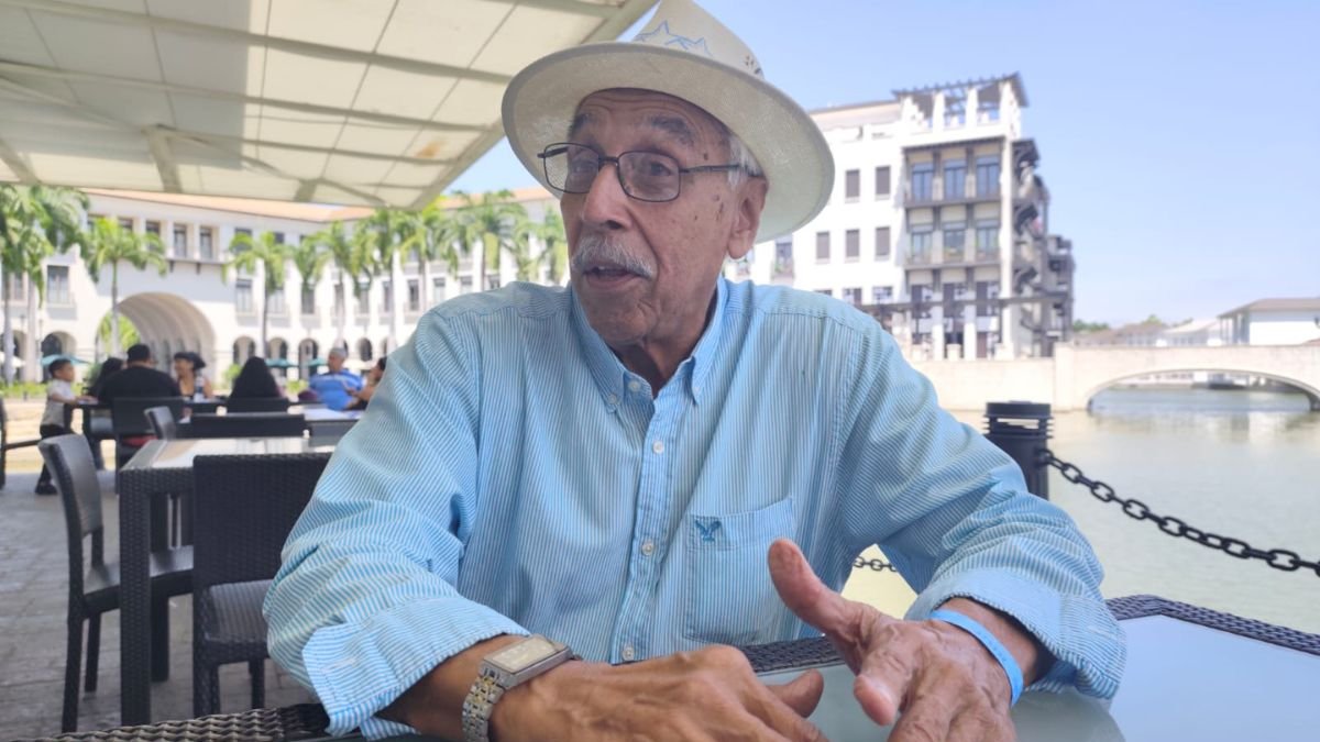 José María Fuentes Cabezas, ingeniero civil, rememora la construcción del Faro del Cerro Santa Ana y revela detalles técnicos, anécdotas y el valor simbólico de esta obra.