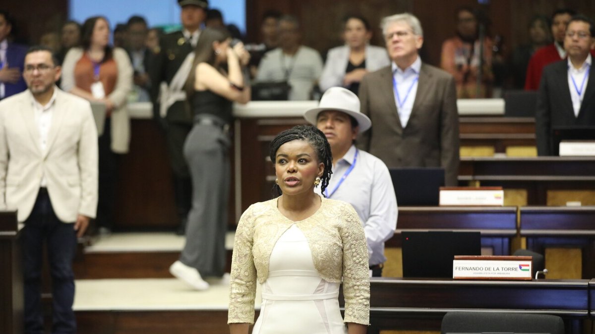 El correísmo emitió un comunicado tres el despido masivo de funcionarios públicos.