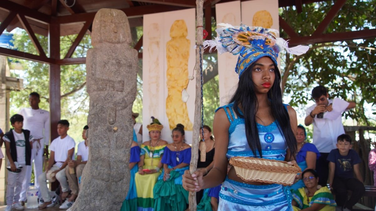 La comuna de Sacachún en la provincia de Santa Elena celebró 14 años del retorno de su monolito.