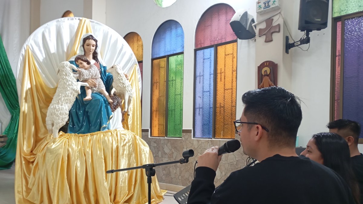 Devoción. La imagen de la virgen es adorada cada domingo por cientos de devotos en Playas.