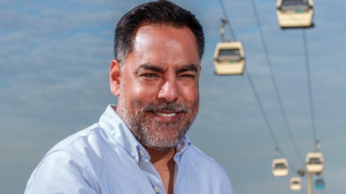 Roberto Bolaños es saxofonista, tiene 50 años.