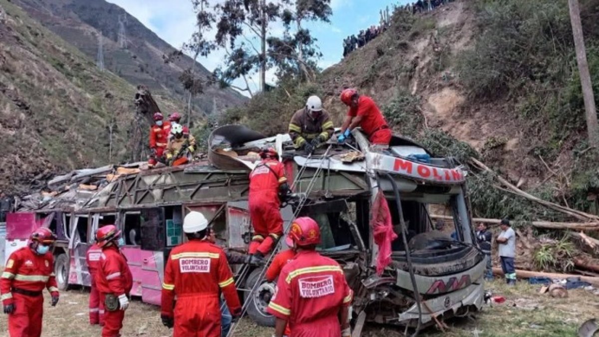 Fotografia de referencia  de zona de accidente de bus en Perú.