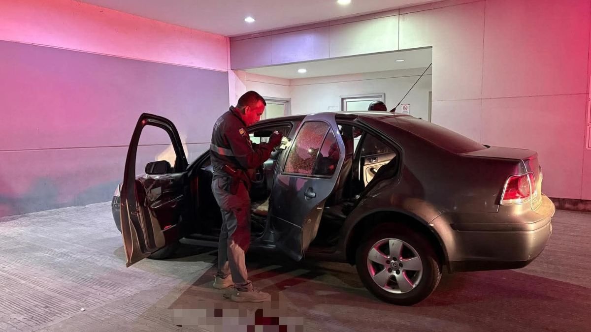 Vehículo de Marcelo Ruiz con múltiples impactos de bala tras el ataque en el sector El Guabito