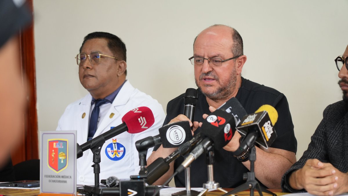 El gremio médico exige detener despidos en salud por afectar la atención materno-infantil