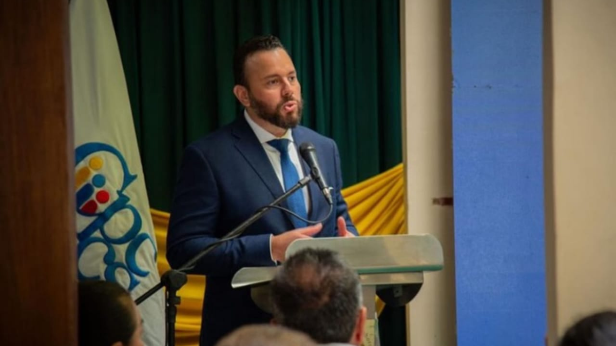 Gonzalo Albán se principalizó tras la destitución de la Liga Azul del CPCCS.