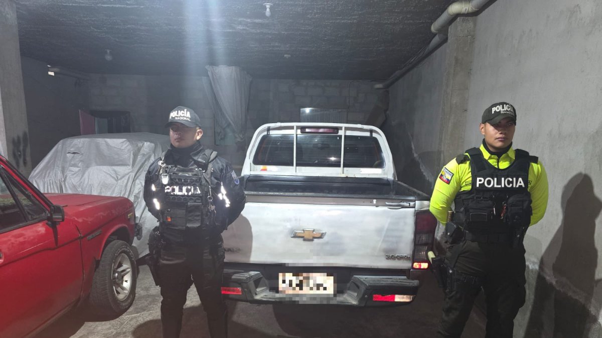 En otro operativo en Carcelén, la Policía recuperó dos vehículos reportados como robados.