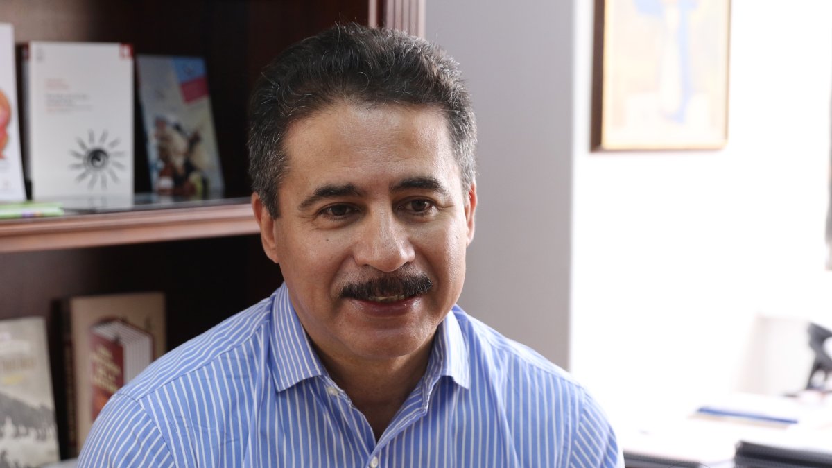 El escritor nació en Guayaquil en 1958 y creció en Esmeraldas. Residía en la capital.