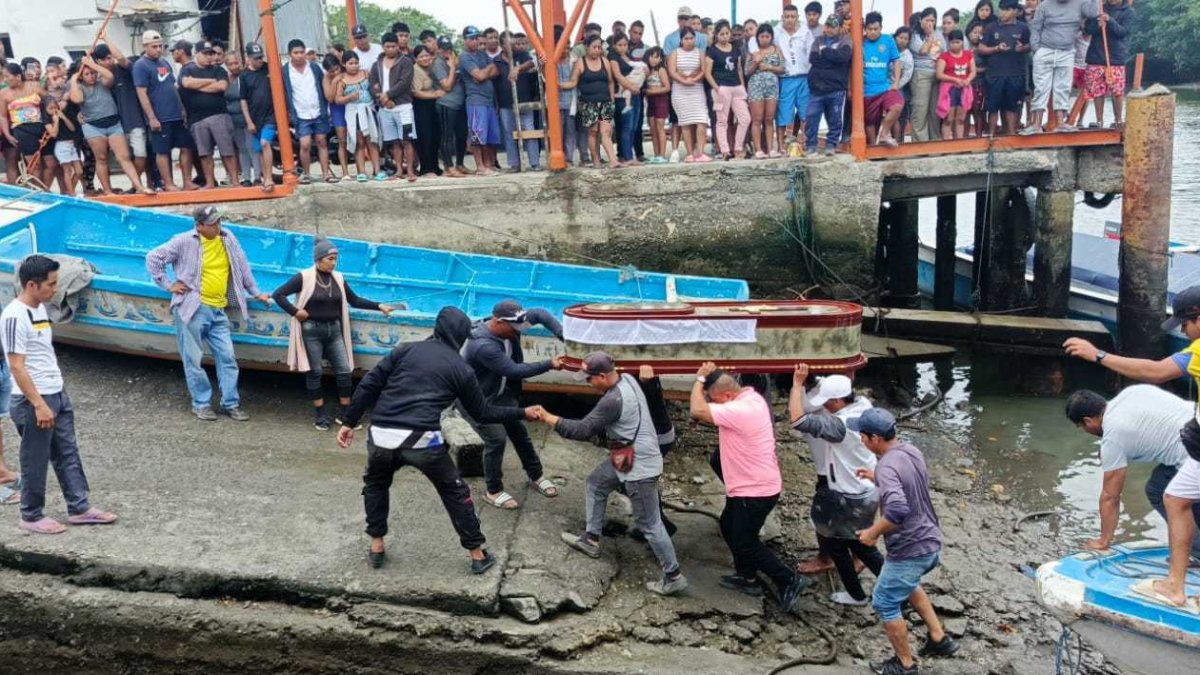 El cuerpo de uno de los pescadores fue finalmente hallado en el manglar de El Morro. El hermano de la víctima aún sigue desaparecido.