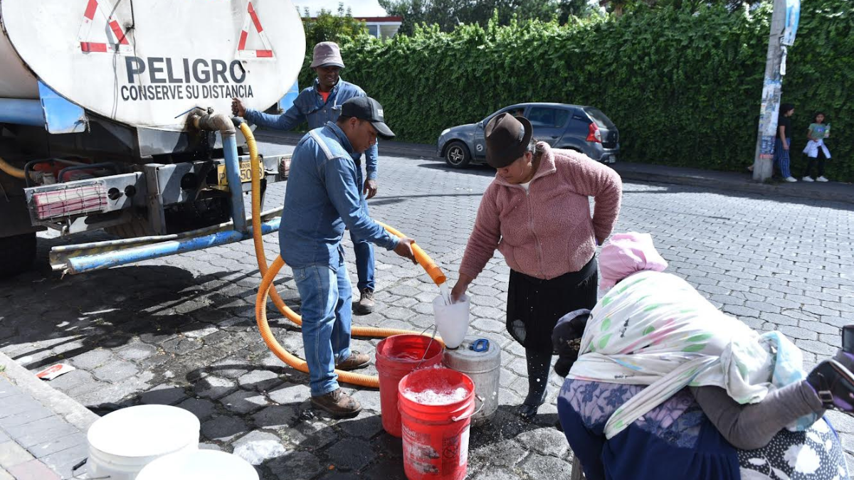 Catorce días sin agua potable soportaron los habitantes del sur de Quito, que se abastecen con La Mica-Quito Sur, desde el 9 de julio del 2025.