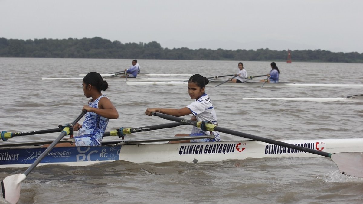 Las hermanas Quiroz en plena acción de sus entrenamientos.