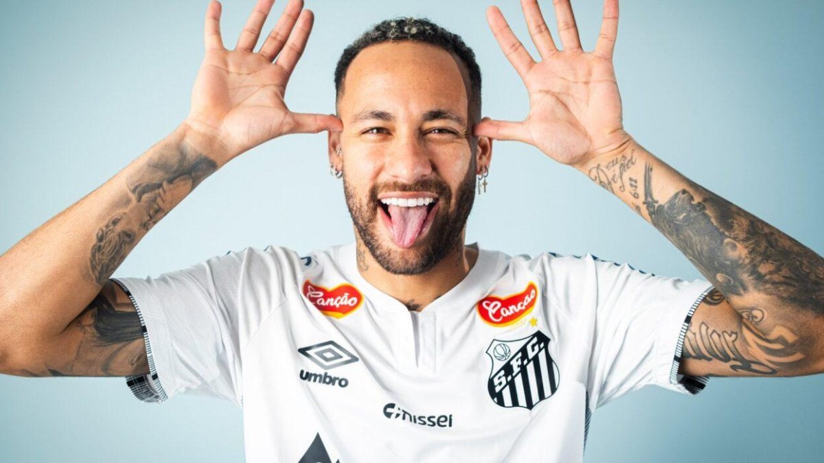 Neymar volvió a Santos de Brasil desde la temporada 2025.