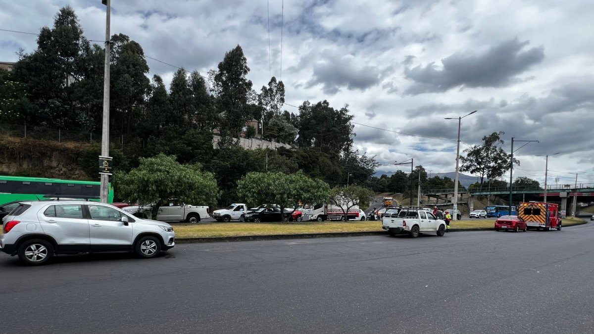 En la Panamericana Norte se registró un choque múltiple en el sector de Carcelén.