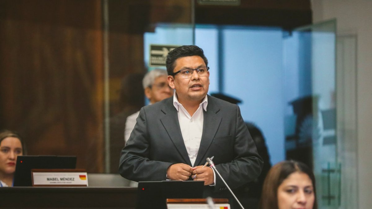 Luis Fernando Molina presentó una solicitud al Ministerio de Economía y Finanzas para obtener el listado de funcionarios desvinculados en los sectores de salud y educación.