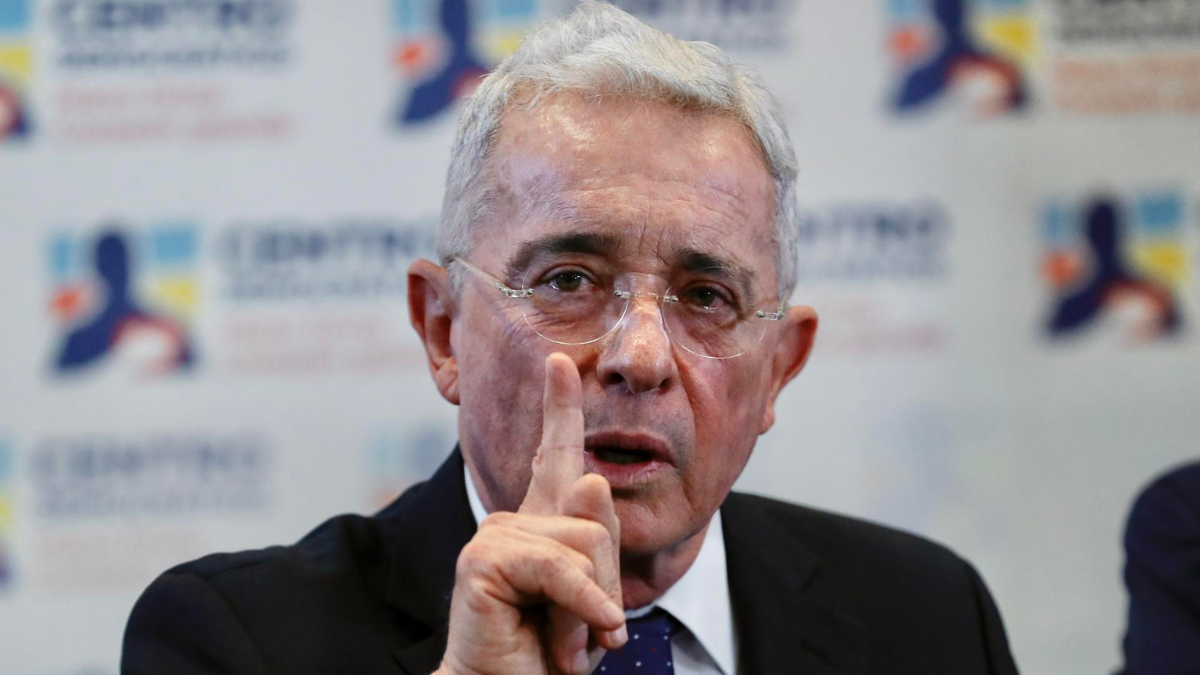 Álvaro Uribe podría enfrentar una pena de 4 hasta 8 años de prisión