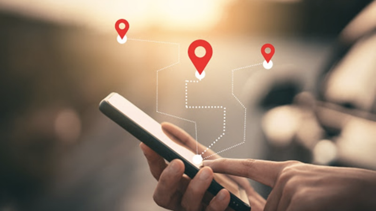 Aplicaciones como WhatsApp y Google Maps permiten compartir la ubicación en tiempo real, siempre con consentimiento y conexión activa.