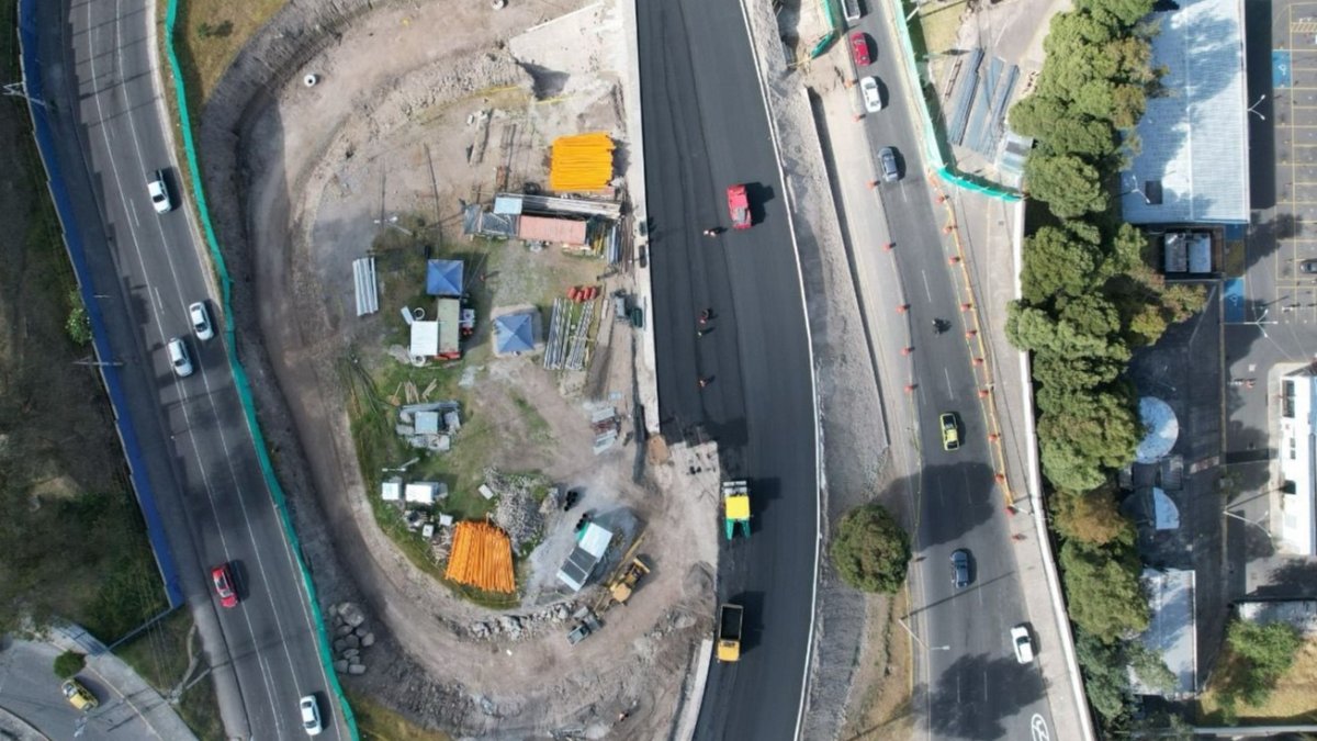 Un contraflujo se construyó sobre la av. Mariscal Sucre (Occidental), como parte de los trabajos del nuevo intercambiador en la av. Mariana de Jesús.