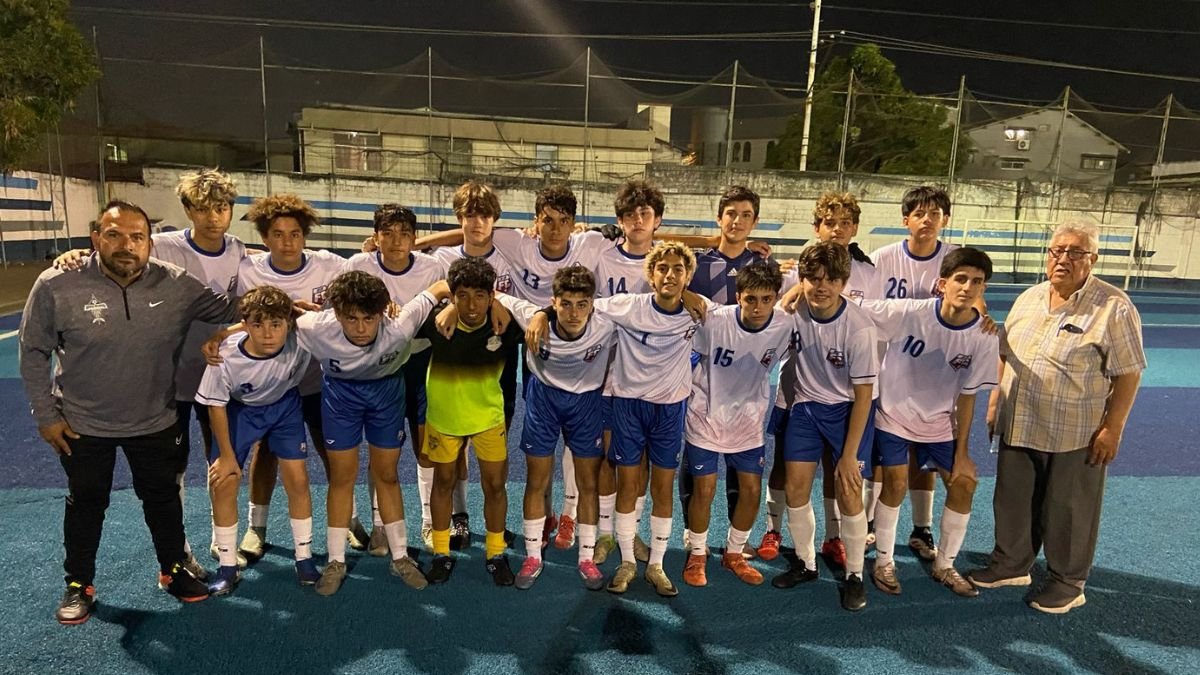 El equipo 3N2 FC estuvo en Guayaquil y Cuenca en su gira Ecuador 2025.