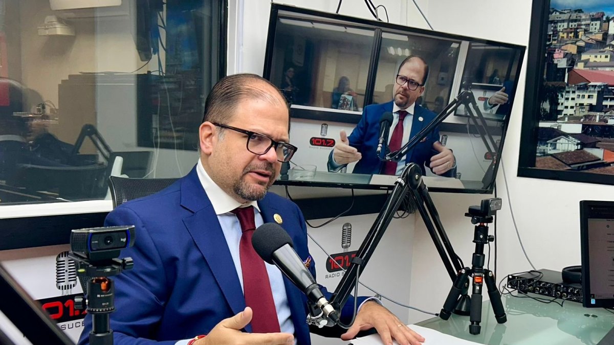 La medida también busca liberar a policías y militares en servicio activo que actualmente custodian las cárceles, para que retornen a tareas de seguridad ciudadana.