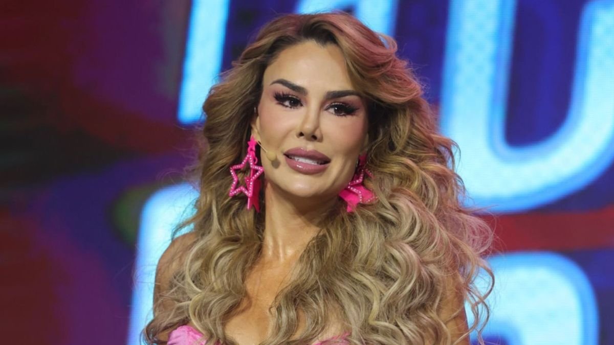 Ninel Conde tien 48 años.