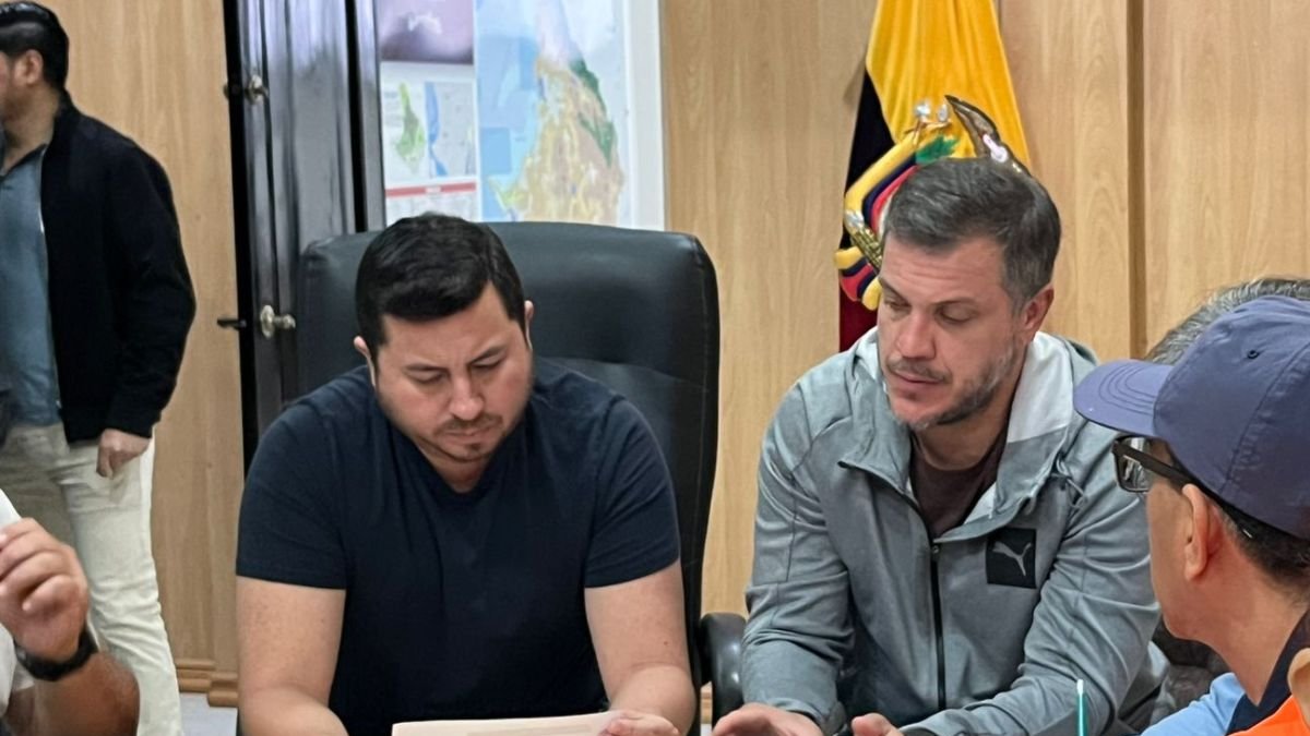 El prefecto José Daniel Villao activó el COE provincial de Santa Elena ante la advertencia emitida por el Inocar.