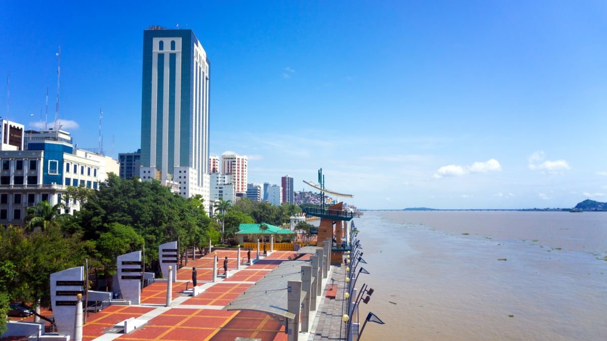 La ciudad de Guayaquil, ubicada junto los ríos Guayas y Daule, no se vería afectada por un eventual tsunami.