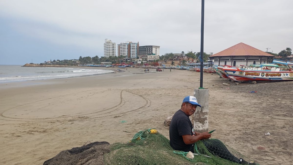 Hasta el mediodía, el mar se mantenía en calma.