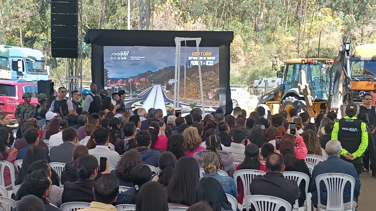 Daniel Noboa inauguró la construcción del distribuidor de tráfico sobre la autopista Cuenca- Azogues