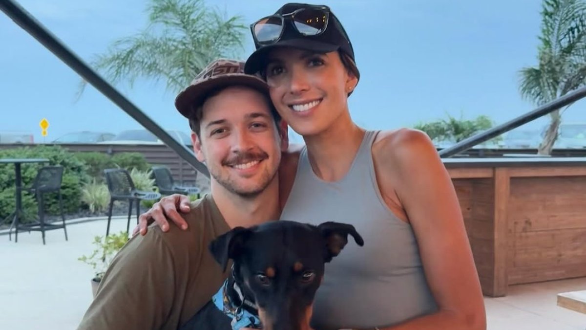 María Teresa Guerrero con su novio, Graham y perro Óscar.