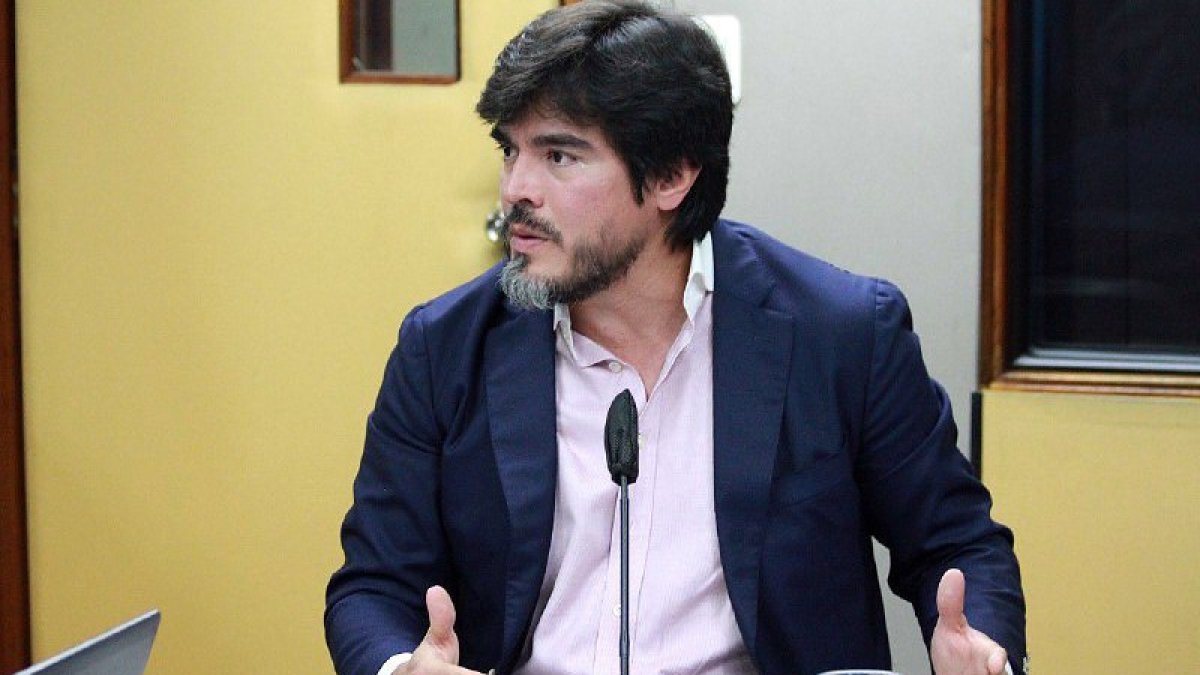 Las acciones del Gobierno y de quienes llevan adelante el concurso hacen estimar que José De La Gasca renunció al Ministerio de Gobierno para ser fiscal general del Estado.