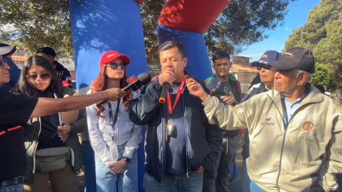 El director de la carrera, Aldo Paredes cuando anunciaba el no continuar con la Vuelta Automovilística al Ecuador 2025.