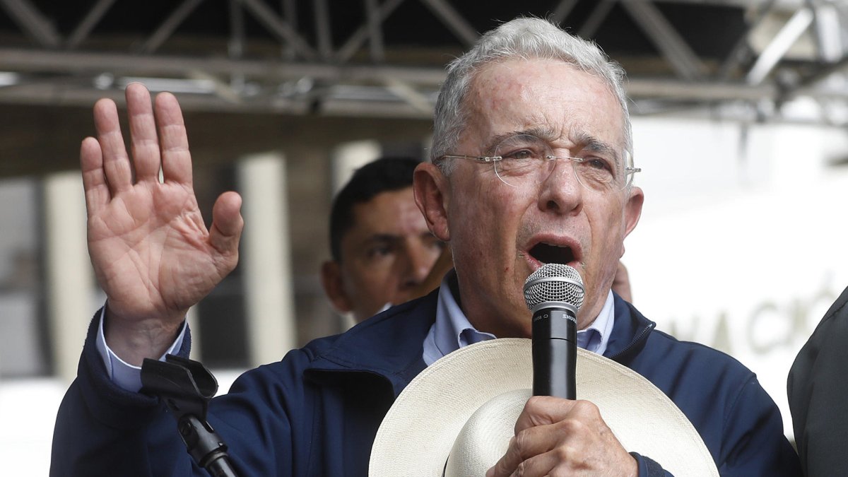 El expresidente colombiano, Álvaro Uribe (2002 - 2010) en una foto de archivo.