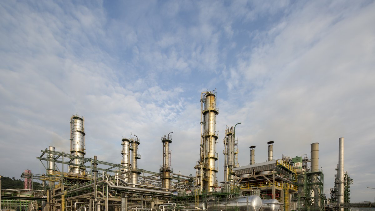 Unidades de la Refinería de Esmeraldas se reactivan tras proceso de reparación.