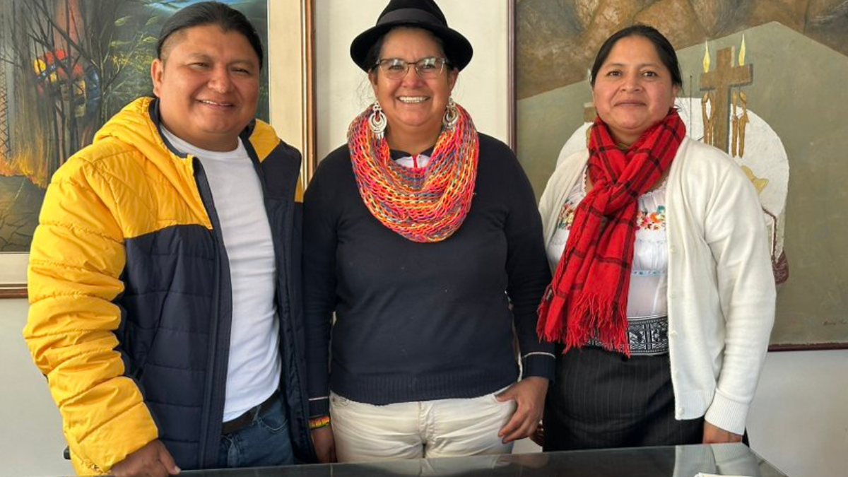 Lourdes Tibán visitó a Marlon Varga y Ercilia Castañeda, presidente y vicepresidenta de la Conaie.