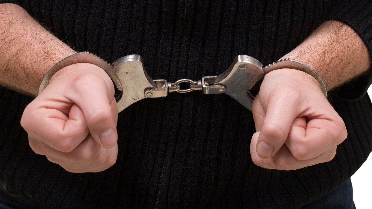 El sujeto fue detenido en un colegio de Guayaquil.