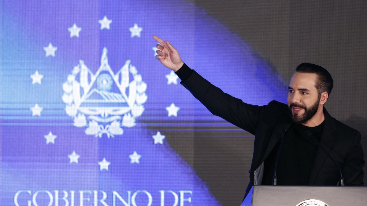 Fotografía de archivo del 19 de marzo de 2025 del presidente de El Salvador, Nayib Bukele, hablando durante un acto en Antiguo Cuscatlán (El Salvador).