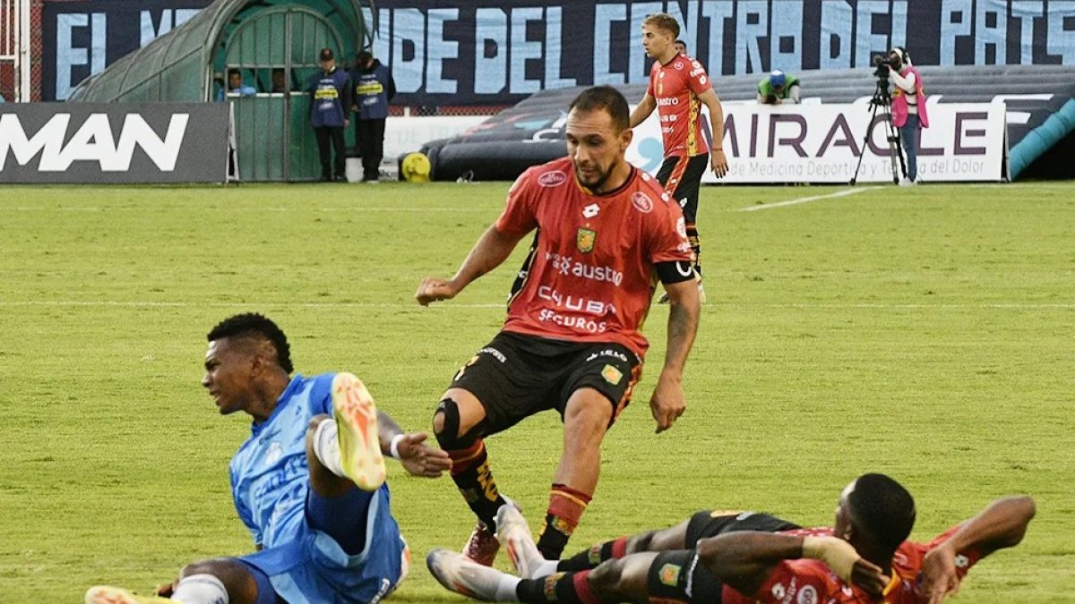 Deportivo Cuenca venció 1-0 a Macará en el primer partido en 2025.