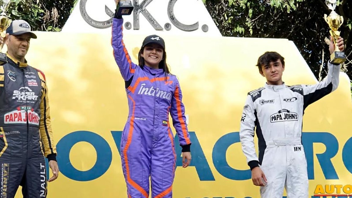 Doménika Arellano en uno de sus últimos podios nacionales de karting.