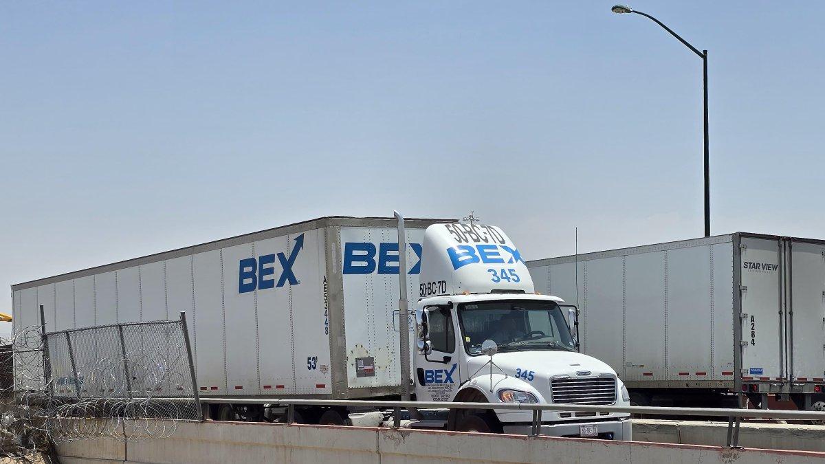 Trailers que transportan las exportaciones mexicanas que llegan a Estados Unidos.