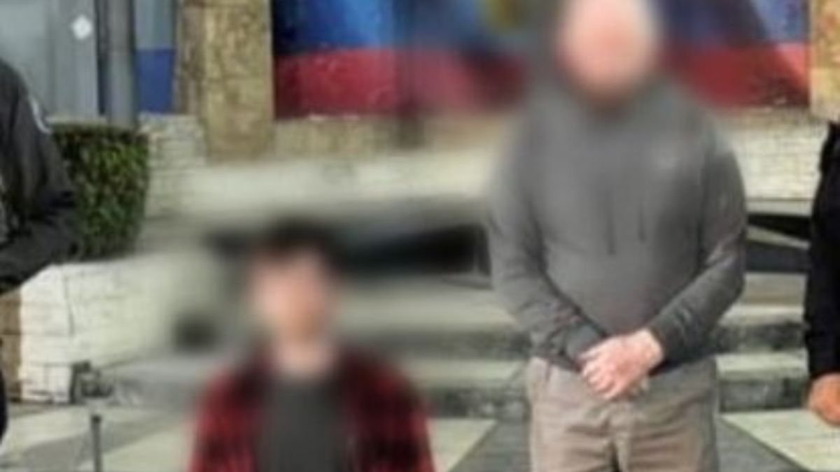 los detenidos llevaban 15 bloques con un total de 14.730 gramos de cocaína, ocultos en su equipaje.