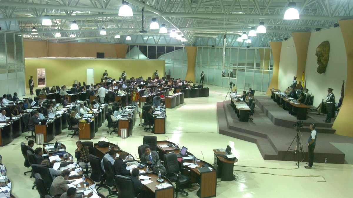 La Asamblea Constituyente de 2008 duró cerca de ocho meses; esta sesionó en Montecristi, Manabí. En esto, el Estado invirtió aproximadamente $ 200 millones.