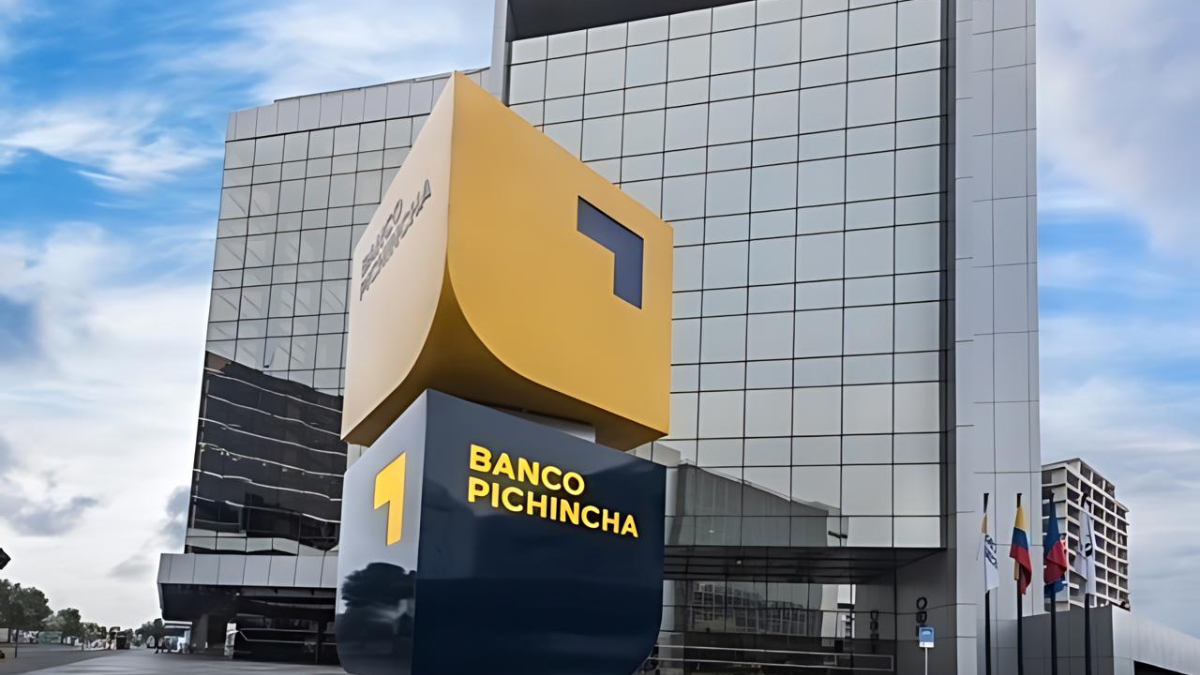 Referencial. La fachada de uno de los edificios del Banco Pichincha.