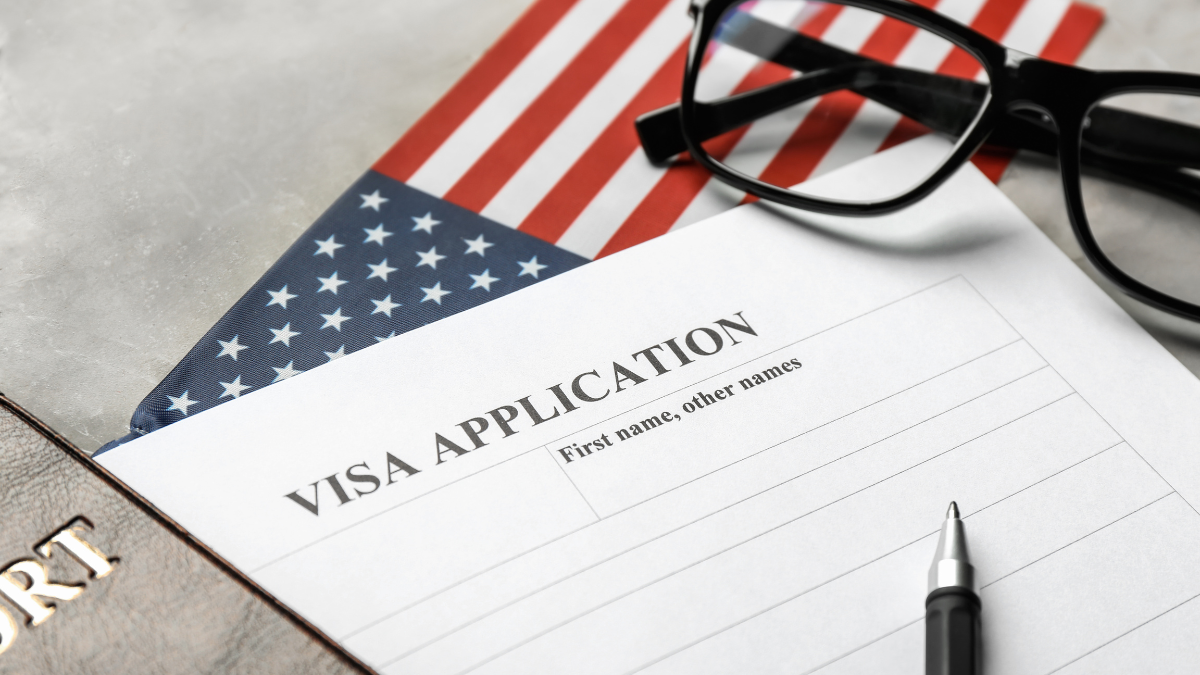 Estados Unidos implementará un programa piloto que exigirá depósitos de hasta USD 15.000 a ciertos solicitantes de visas B-1 y B-2, como garantía de cumplimiento migratorio.