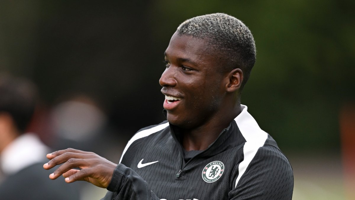 Moisés Caicedo volvió a las prácticas con Chelsea este lunes 4 de agosto.