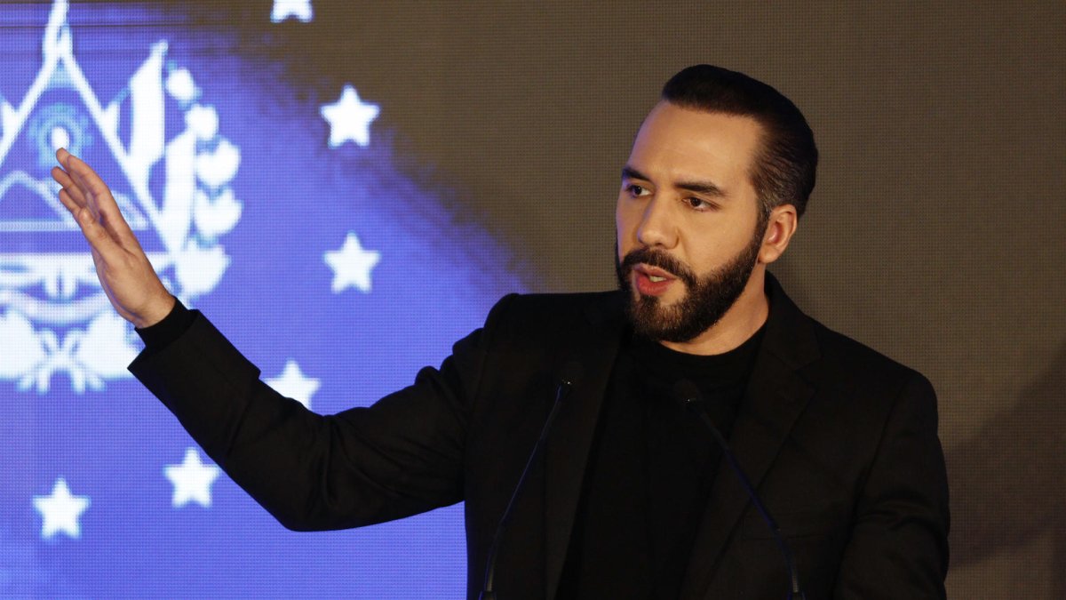 El presidente de El Salvador, Nayib Bukele, hablando en Antiguo Cuscatlán (El Salvador).