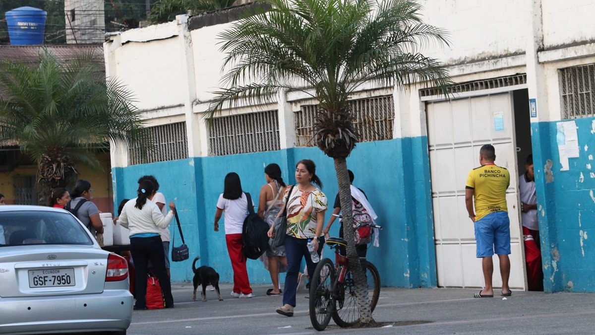 Los representantes de estudiantes de la escuela Raúl Clemente Huerta lamentan los cobros.