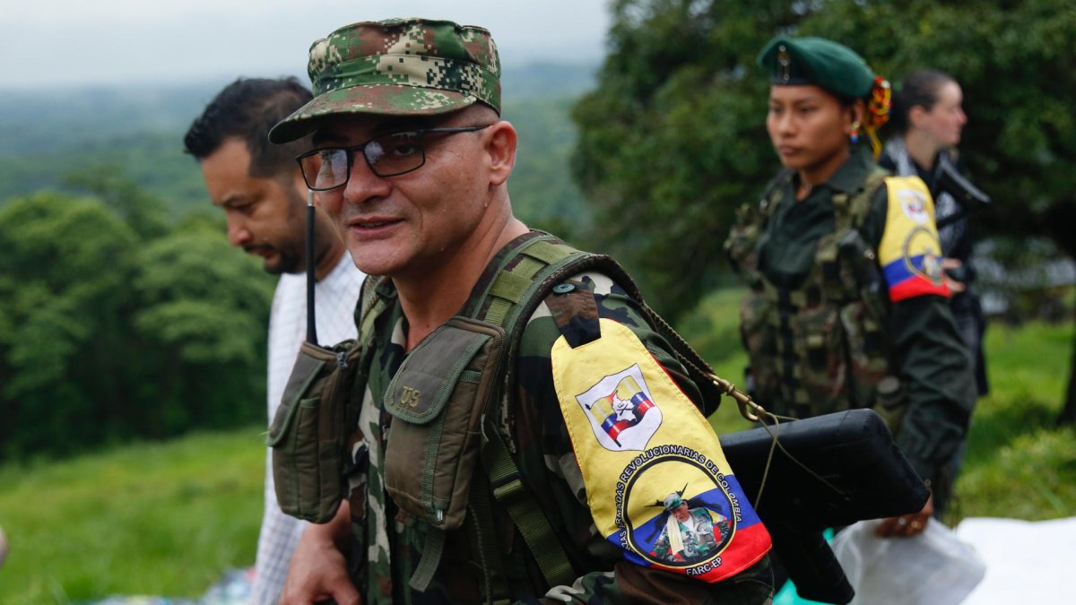 El comandante general de la disidencia de las FARC, Alias 'Iván Mordisco', en San Vicente del Caguán (Colombia).