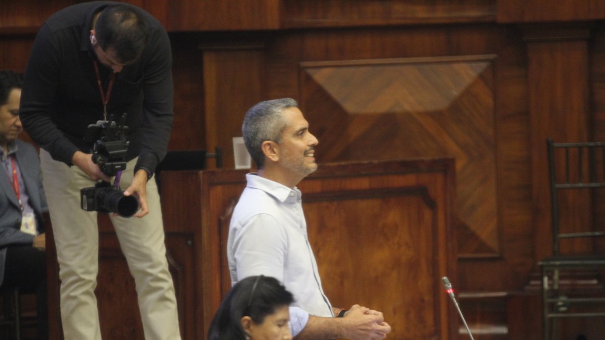 Intervención del Asambleísta Raúl Chávez, para que se permita la comparecencia del Alcalde de Guayaquil, Aquiles Álvarez ente el pleno de la Asamblea.